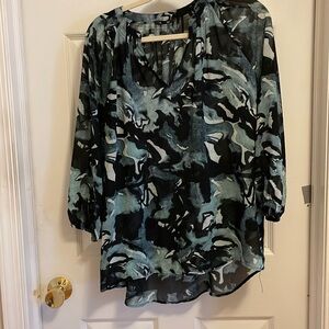 Simply Vera blouse. Quarter length sleeves. Black/white/Aqua print